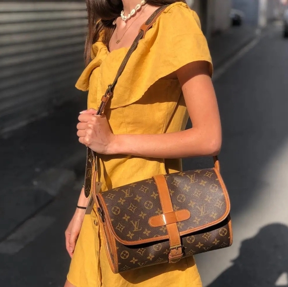 Louis Vuitton LV Monogram Crossbody Canvas Bag Purse - Picture 7 of 10